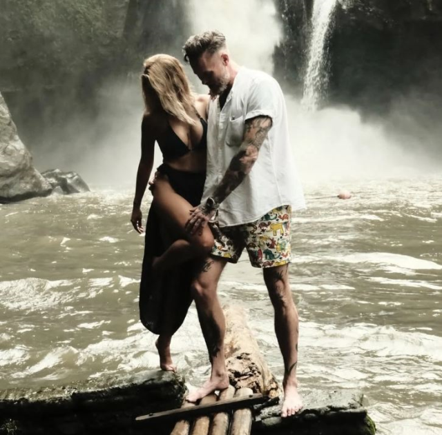 Dilan Çiçek Deniz'in eski akından dudak dudağa poz