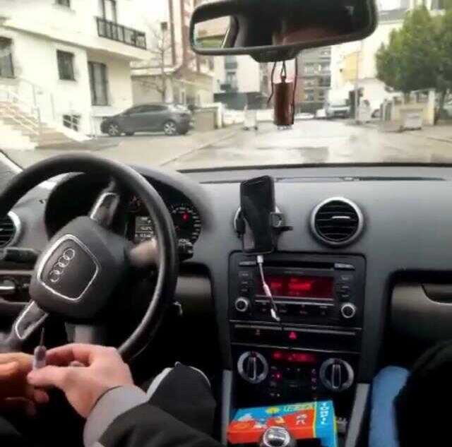 ŞEHİR MAGANDALARI, OTOMOBİLDEN YOL KENARINDA YÜRÜYEN ESKİCİYE TORPİL FIRLATTI