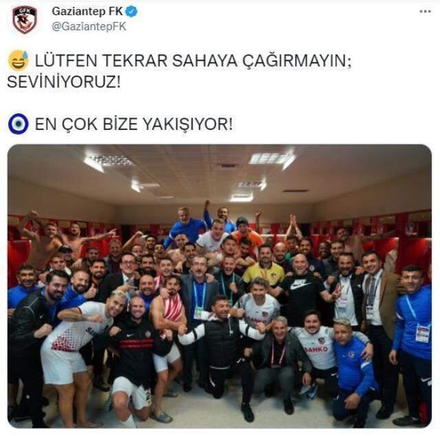 Süper Lig maçında inanılmaz hata! Maçı erken bitiren hakem, futbolcuları duştan sahaya çağırdı