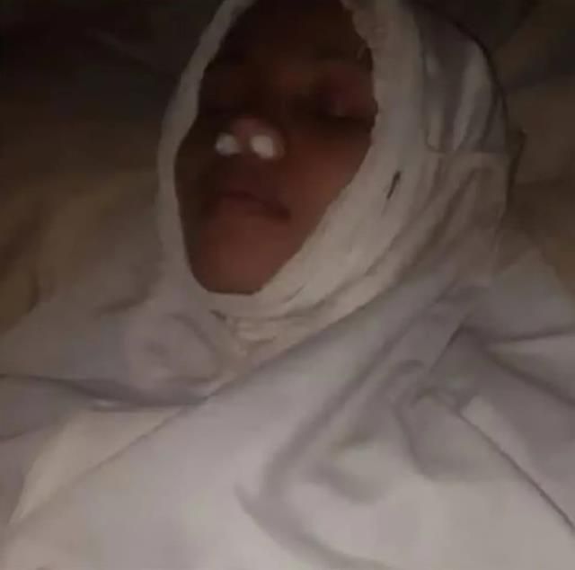 Endonezya'da bir kadın borcunu ödememek için ölü numarası yaptı: Kefenli fotoğrafını sosyal medyadan paylaştı