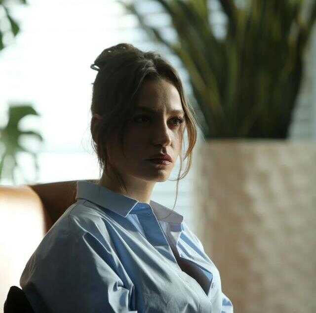Kıvanç Tatlıtuğ ve Serenay Sarıkaya'nın başrol olduğu Aile dizisinden ilk kareler geldi