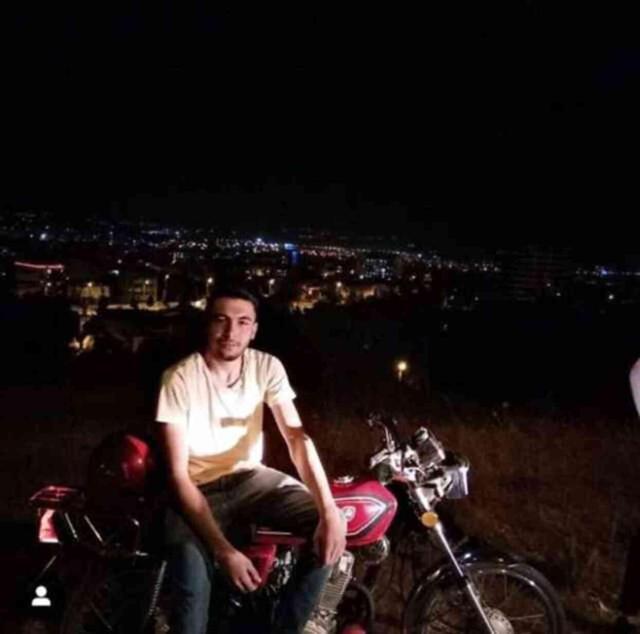 Otomobilin boyasını beğenmeyip para vermeyen müşterisini öldürdü