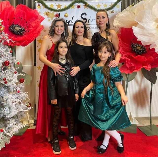 Türkiye'de ilk! Ekranların minik yıldızları Çocuk Ödül Gecesi'nde ödüllerini aldı