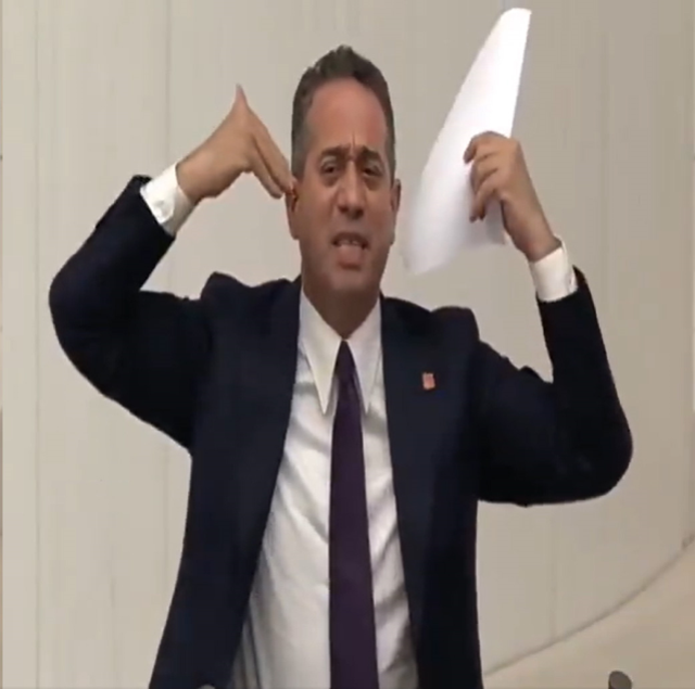 AK Partili Usta, CHP'li Başarır'ı 'Mehmet Akif Ersoy' üzerinden vurdu