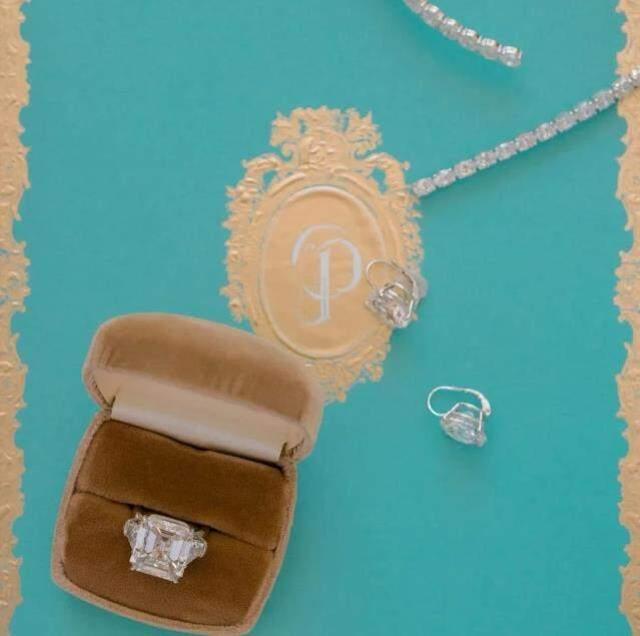 Paris Hilton, dördüncü nişanlısıyla evlendi! Peş peşe giydiği gelinliklerle göz kamaştırdı