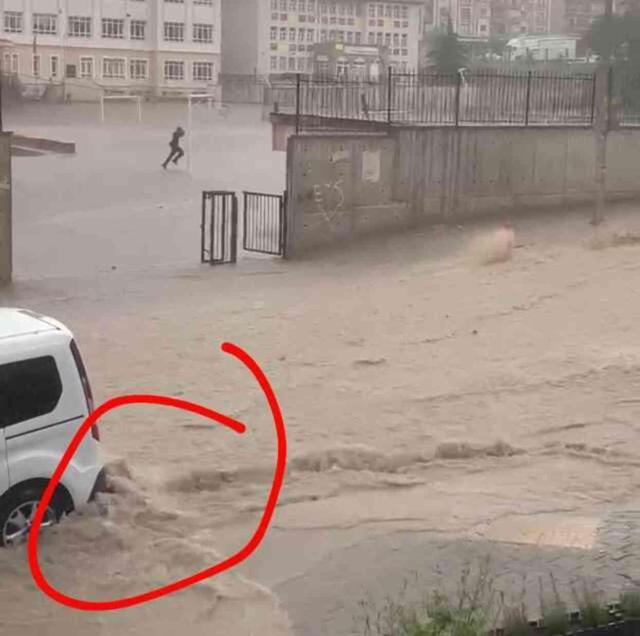 Sele kapılan 2 çocuk aracın altına sürüklendi