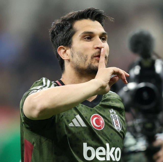 Beşiktaş iki futbolcunun kalemini kırdı: Kendinize kulüp bulun