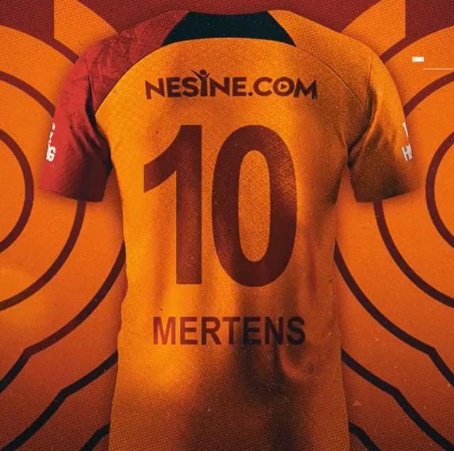 Galatasaray'da 10 numaralı forma Dries Mertens'e verildi