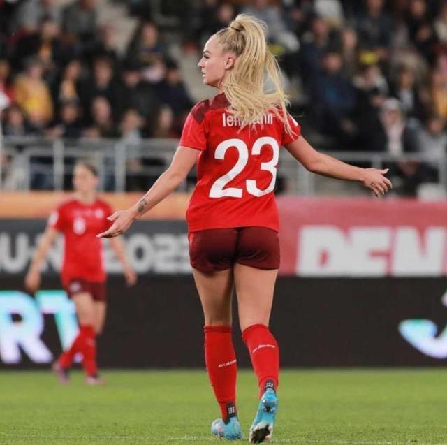 71 yaşındaki erkek sunucu, kadın futbolcunun kalçalarına zum yapılan videoyu paylaşınca ortalık karıştı