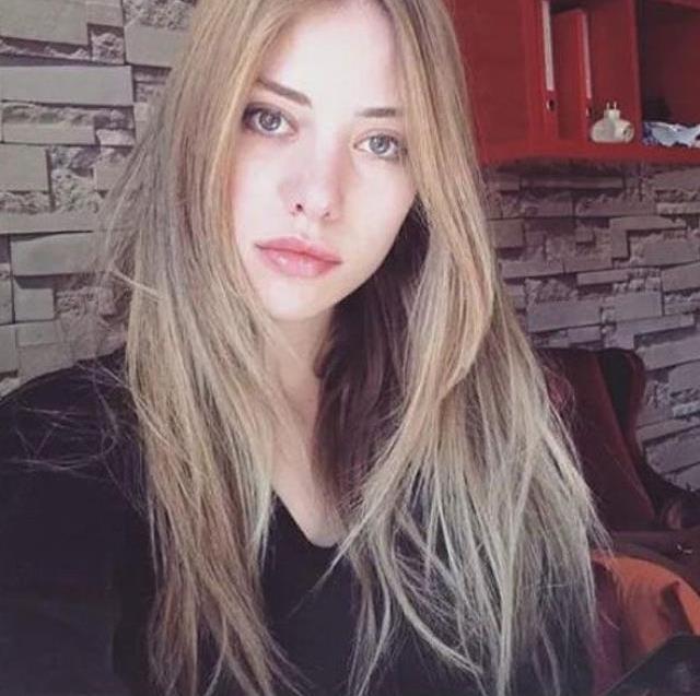 Gamze Özçelik'in kardeşi ortaya çıktı! Ablasının yolundan gidiyor