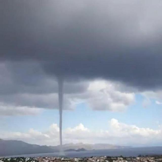 Datça açıklarında 10 dakika süren hortum meydana geldi