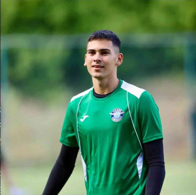 Kadıköy'de tarihi anlar! Adana Demirspor, Fenerbahçe maçına 15 yaşındaki kaleci Deniz Eren Dönmezer ile çıktı