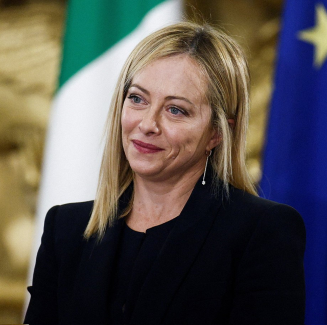 Roma'da tarihi bazilikadaki melek figürünün restorasyondan sonra Meloni'ye benzediği iddia edildi