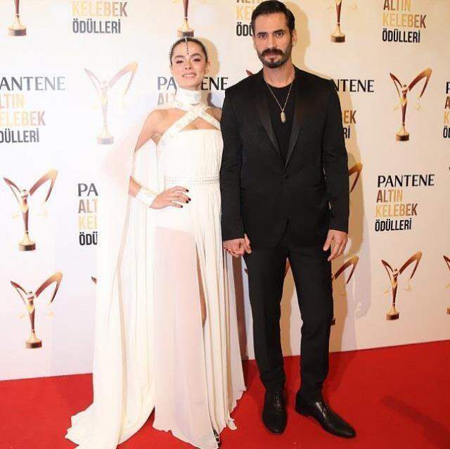 6 aylık hamile Özge Özpirinçci ve Burak Yamantürk dünya evine girdi! Törende sadece 20 kişi vardı