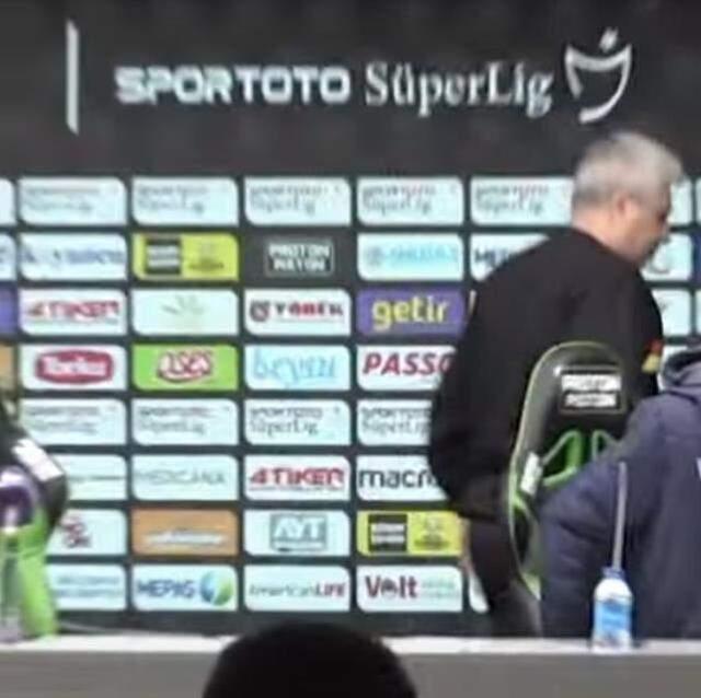 Gazeteciye öfkelenen Sumudica basın toplantısın terk etti! Verdiği cevap daha olay