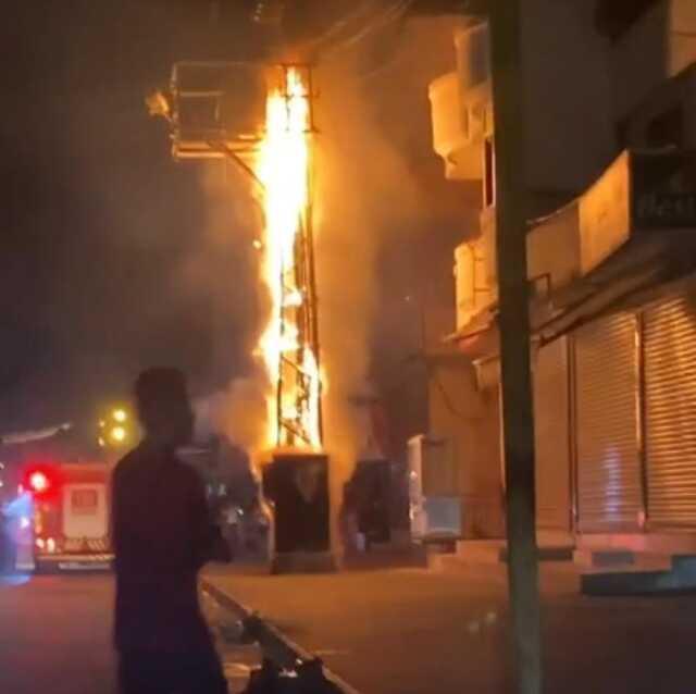 Sıcaklığın 50 derece hissedildiği Adana'da trafolar patladı! O anlar kamerada