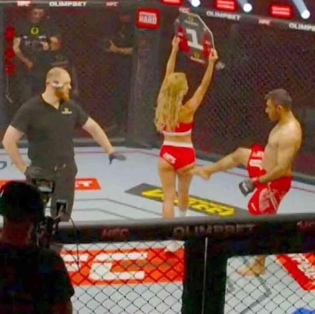 İranlı dövüşçü Ali Heibati, ring kızına tekme attığı için ömür boyu men cezası aldı