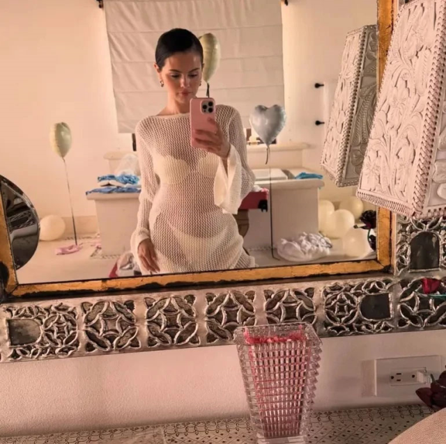 Selena Gomez'den bekarlığa unutulmaz veda! Beyazlara büründü, tül duvağını da taktı Selena Gomez'den bekarlığa unutulmaz veda! Beyazlara büründü, tül duvağını da taktı