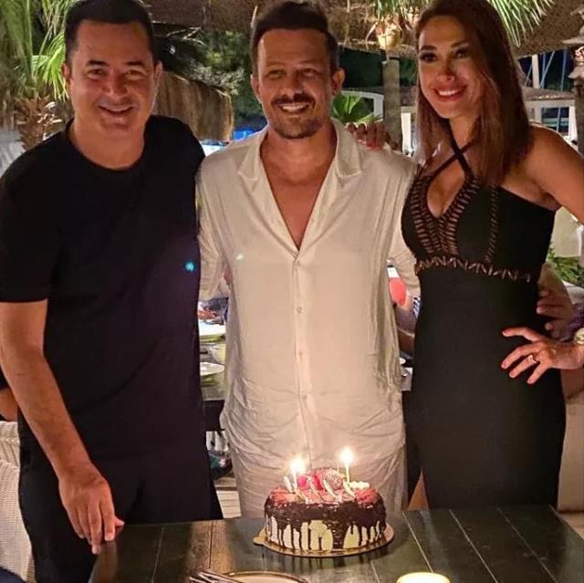 Yemekteyiz'in ünlü sunucusu Zuhal Topal, hayranlarının mest eden 2 pozu art arda paylaştı