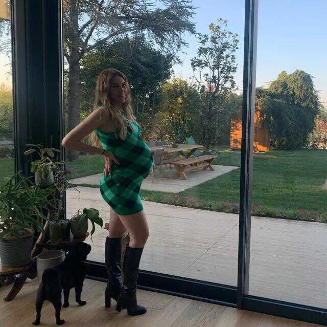 Sinem Kobal ve Kenan İmirzalıoğlu'nun büyük kızı ortaya çıktı! Görenler kime benzediğine karar veremedi