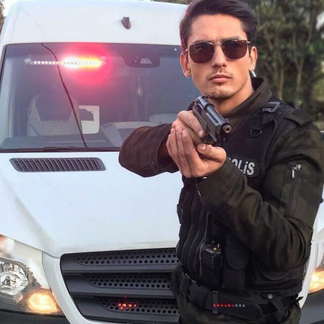 Kansere yakalanan oyuncu Boğaç Aksoy'dan öncesi-sonrası paylaşımı: Tedavimiz harika gidiyor