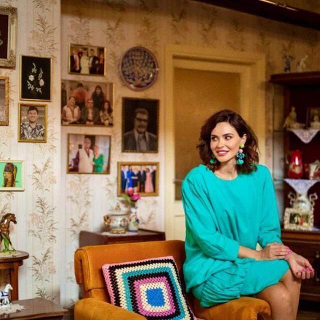 Oyuncu Zeynep Demirel, doğum günün süper mini elbiseli pozlarıyla kutladı