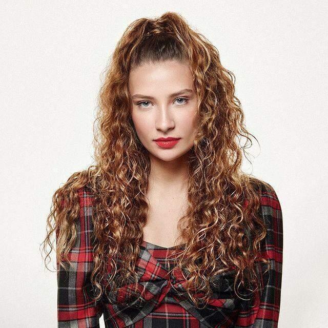 Trafikte tartıştığı adamın yüzüne tüküren Irmak Arıcı'dan bir skandal daha! Sahneden indirildi