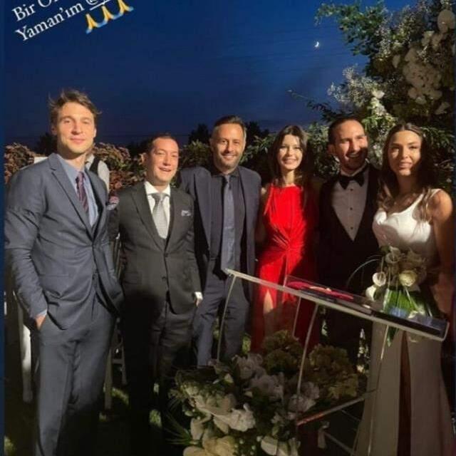 Beren Saat, ölen sevgilisinin kardeşinin düğününe gitti! Kenan Doğulu gece boyunca şarkı söyledi
