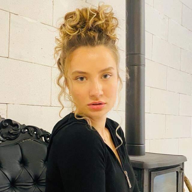 Trafikte tartıştığı adamın yüzüne tüküren şarkıcı Irmak Arıcı, özür diledi