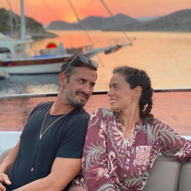 6 aylık hamile Özge Özpirinçci, denizin altında karnı burnunda poz verdi