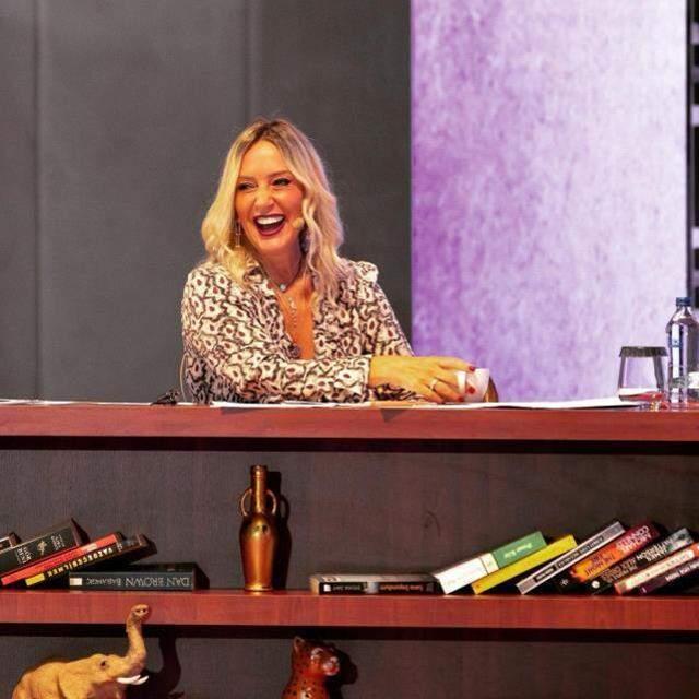 Uzun süredir ekranlardan uzak olan Saba Tümer, Flash TV ile anlaştı