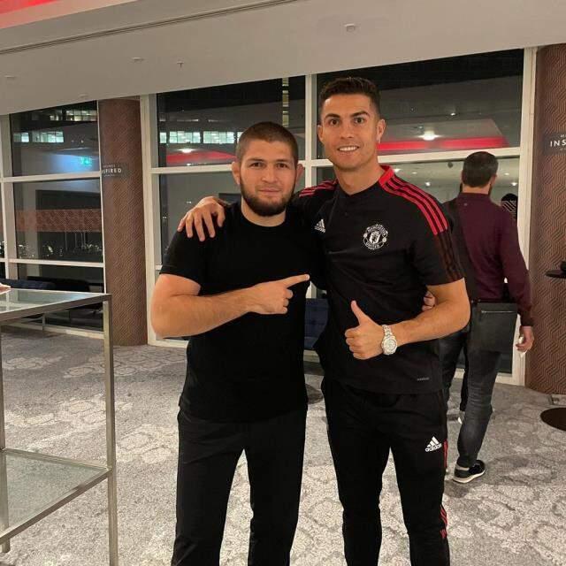 Khabib ile Ronaldo kafa kafaya geldi! O anlara yağmur gibi beğeni yağdı