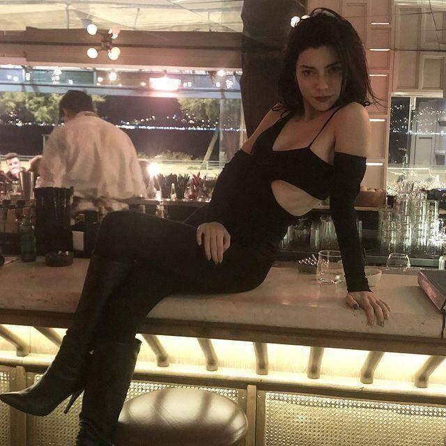 Merve Boluğur'dan estetik itirafı: Elbiselerde dolgun dursun diye göğüslerime silikon taktırdım