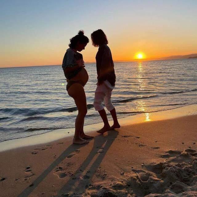 8,5 aylık Özge Özpirinçci'den hamilelik pozları geldi