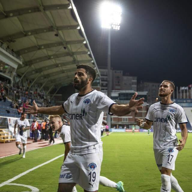 Beşiktaş'a gol atan Umut Bozok'un paylaşımına tepki yağıyor