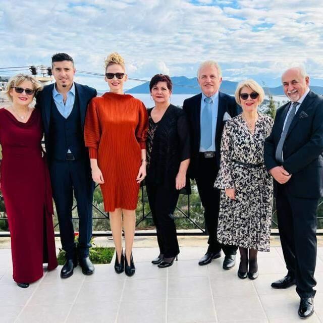 Şarkıcı Ferman Akgül, 2 çocuğunun annesi Bettina Kuperman ile evlendi