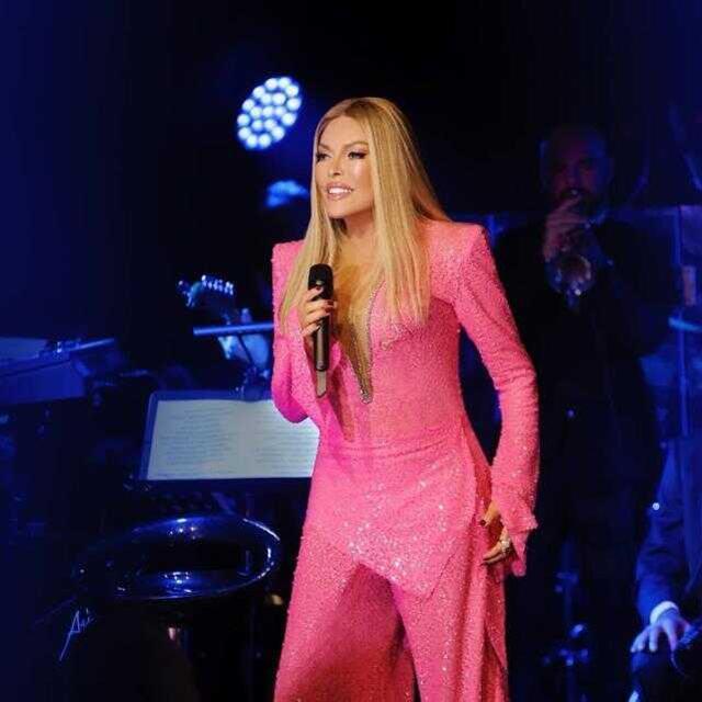 Yeni imajıyla oyuncak bebeğe benzetilen Ajda Pekkan'ı görenler tanımakta güçlük çekiyor