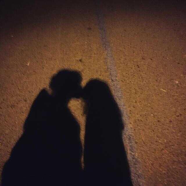 Hemcinsiyle aşka gelen Senem Kuyucuoğlu, dudak dudağa pozunu paylaştı