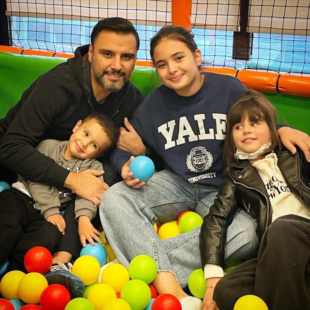 Kardeşinin ölümüyle yıkılan Alişan'dan duygusal paylaşım: Toprağına düşen her kar tanesi beni kahrediyor
