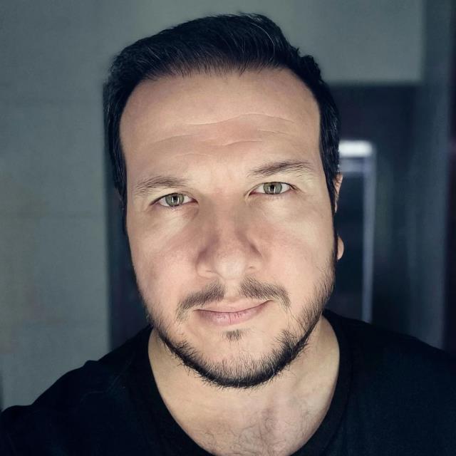 Şahan Gökbakar'dan Vladimir Zelenskiy'i destek: Cesurca ülkesini savunuyor