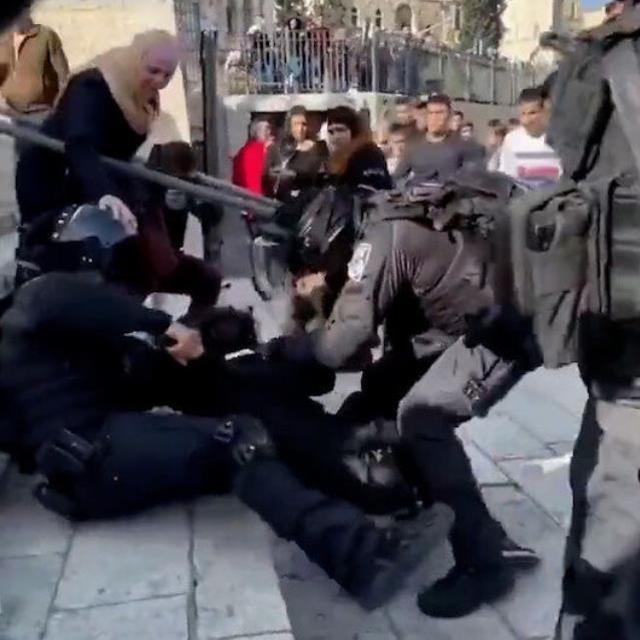 Son dakika haberleri! İsrail polisi, Filistinli kızı darbetti