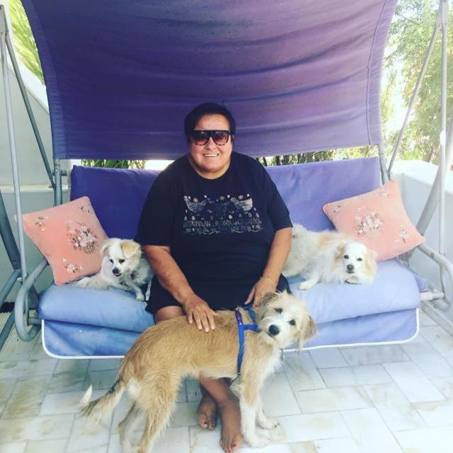 Akrep Nalan'ın cenazesi evinden alındı, geride kalan köpeği uzaktan olanı biteni izledi