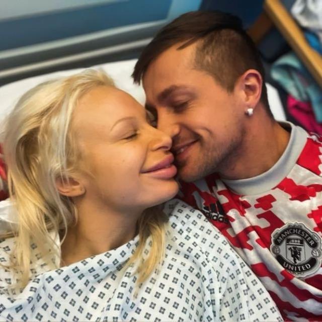 Duşta göğüsleri patlayan kadın, apar topar hastaneye kaldırıldı