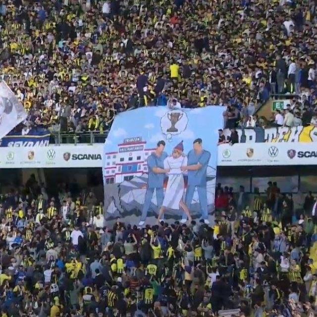 Trabzonsporlular sinirden çıldıracak! Kadıköy'de olay pankart