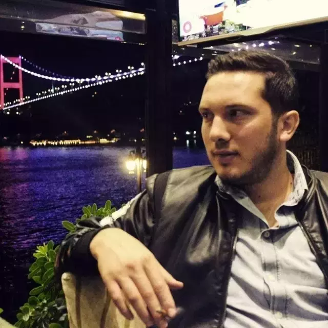 Yolda yürüyen bekçiyi ve amcasını vurdu ardından intihar etti