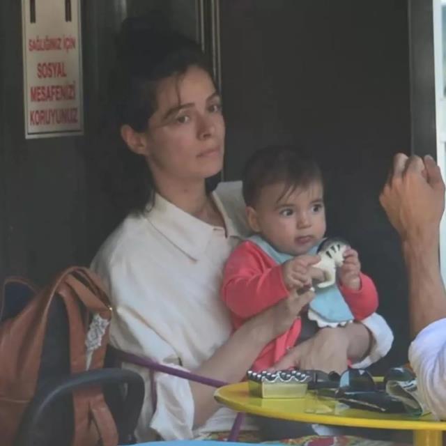 Oyuncu Özge Özpirinçci'nin gözlerden uzak büyüttüğü kızı ilk kez görüntülendi