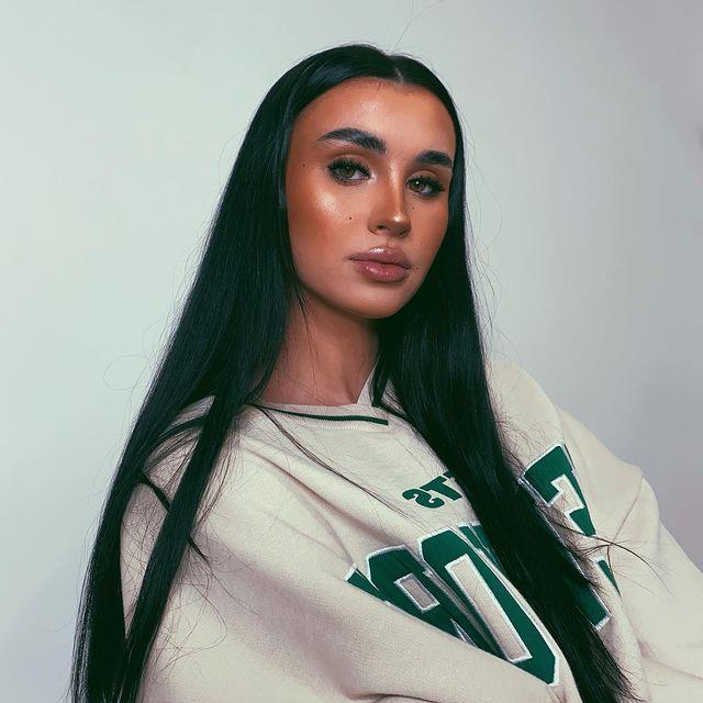 Bağırsak hastalığına yakalanan genç kız ameliyat masasından kalktığında hayatının şokunu yaşadı