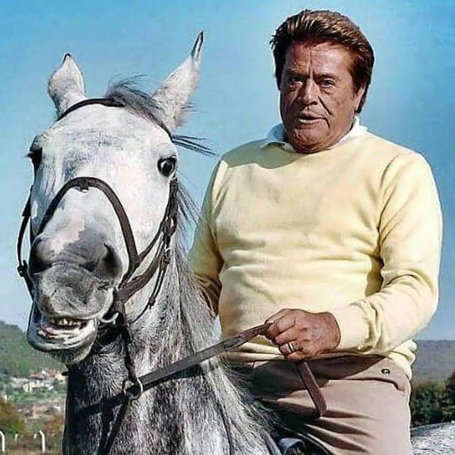 Yeşilçam'dan bir yıldız daha kaydı! Sinemanın efsane ismi Cüneyt Arkın kimdir?