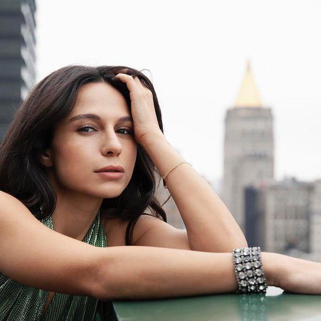 Oyuncu Selin Yeninci, bikinisiyle ATV üzerinde sere serpe poz verdi