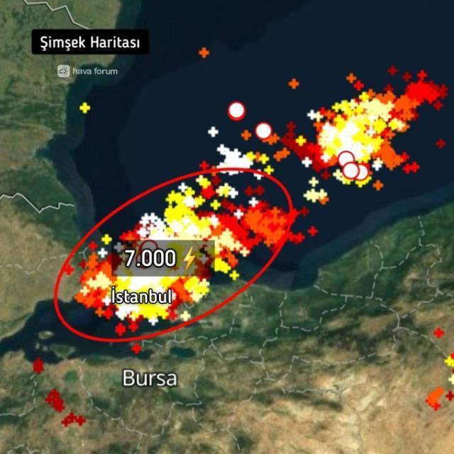 İstanbul'da uzun süre unutulmayacak gece! Sabaha kadar 7 binden fazla şimşek çaktı